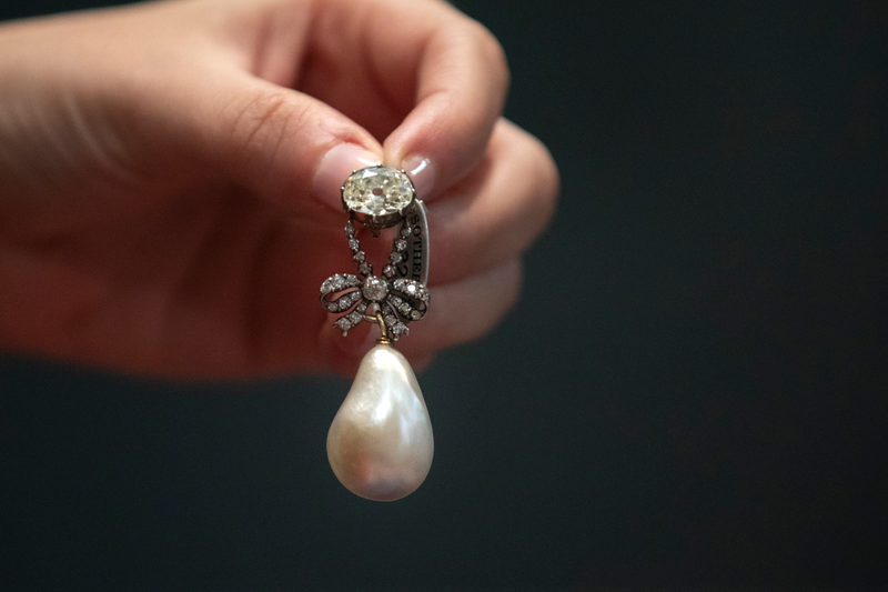 Illustration for article titled I Missed My Chance to Hold Marie Antoinette's Jewels and I'm So Mad I Could Freakin ScreamÂ